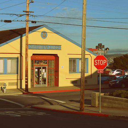 Monterey Hostel Exterior photo